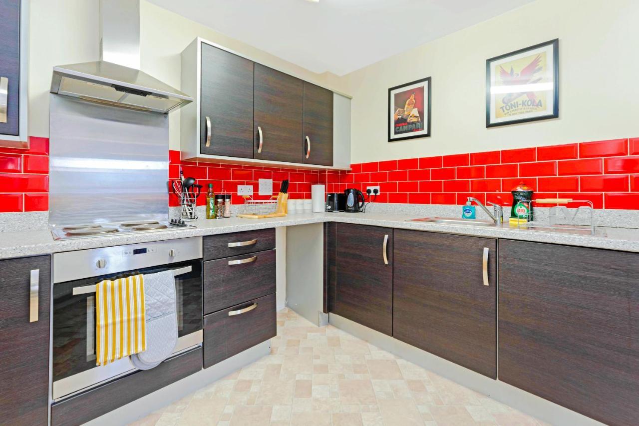 Modern & Spacious 2 Bedroom Serviced Apartment Next To Lochend Park - Private Underground Parking & Lift Available - Close To Edinburgh City Centre 외부 사진