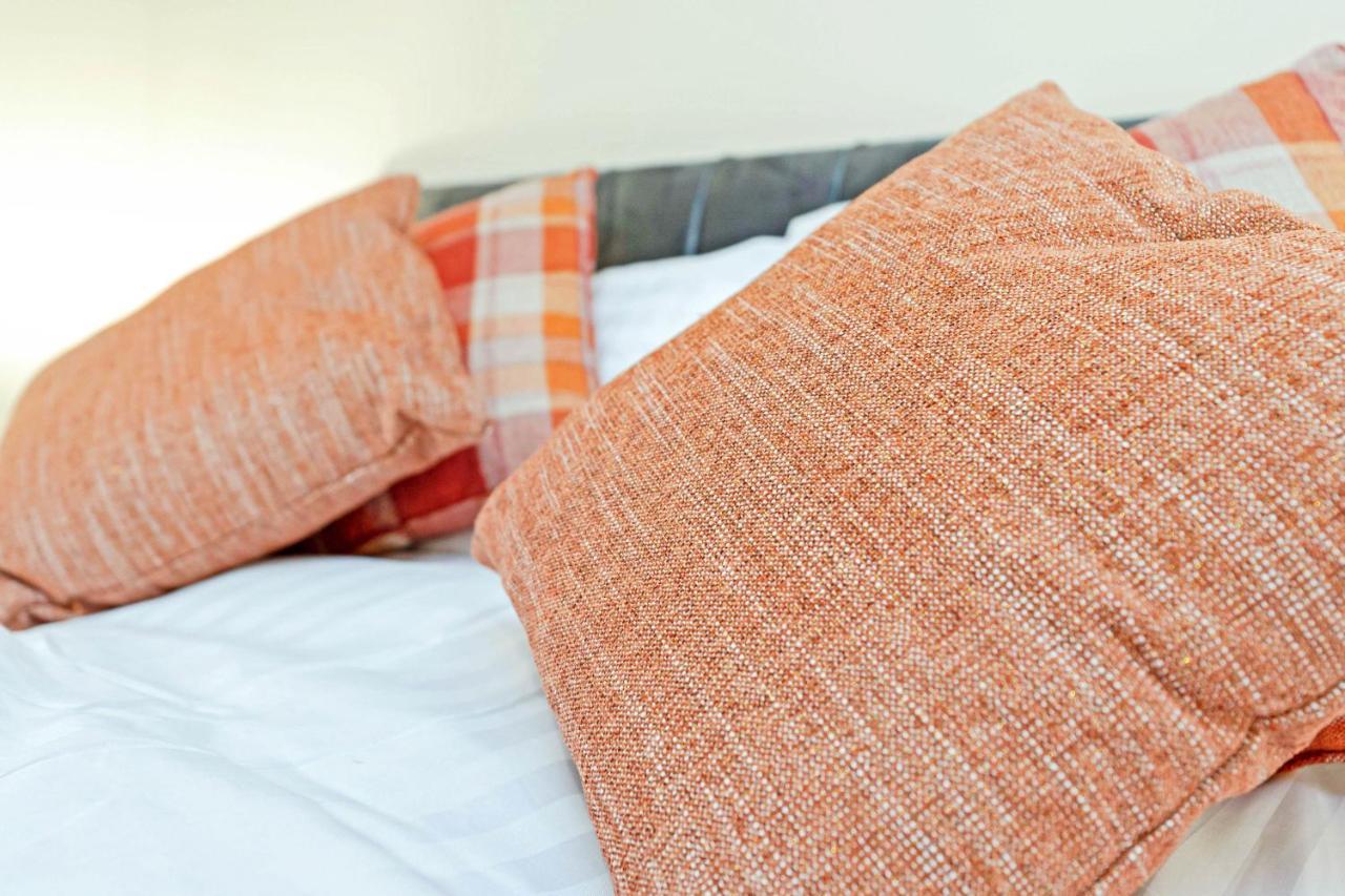 Modern & Spacious 2 Bedroom Serviced Apartment Next To Lochend Park - Private Underground Parking & Lift Available - Close To Edinburgh City Centre 외부 사진