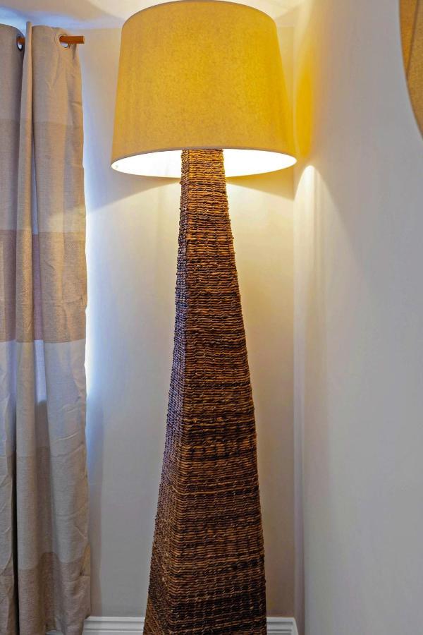 Modern & Spacious 2 Bedroom Serviced Apartment Next To Lochend Park - Private Underground Parking & Lift Available - Close To Edinburgh City Centre 외부 사진